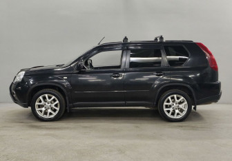 Подержанный автомобиль Nissan X-Trail 2012 года (8 фото)