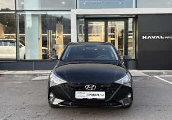 Подержанный автомобиль Hyundai Solaris Sedan 2021 года (2 фото)