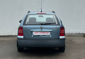 Подержанный автомобиль Skoda Octavia Wagon 2010 года (6 фото)