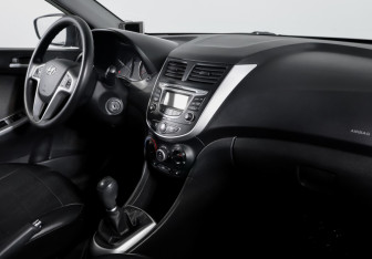 Подержанный автомобиль Hyundai Solaris Hatchback 2013 года (9 фото)