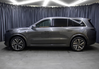 Подержанный автомобиль LiXiang L9 2023 года (8 фото)