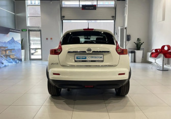 Подержанный автомобиль Nissan Juke 2011 года (5 фото)