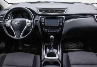 Подержанный автомобиль Nissan Qashqai 2017 года (13 фото)