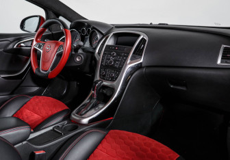 Подержанный автомобиль Opel Astra Hatchback 2014 года (9 фото)
