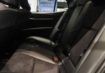 Новый Toyota Camry Sedan 2025 (8 фото)