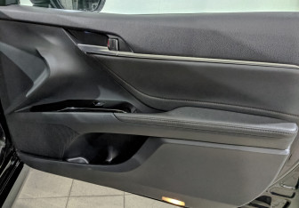 Подержанный автомобиль Toyota Camry Sedan 2020 года (25 фото)