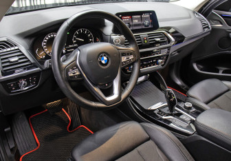 Подержанный автомобиль BMW X4 2020 года (16 фото)