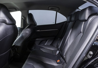 Подержанный автомобиль Toyota Camry Sedan 2021 года (13 фото)