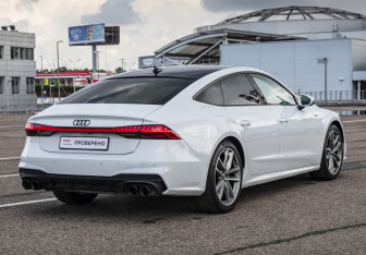 Подержанный автомобиль Audi A7 2020 года (6 фото)