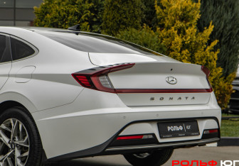 Подержанный автомобиль Hyundai Sonata 2020 года (17 фото)