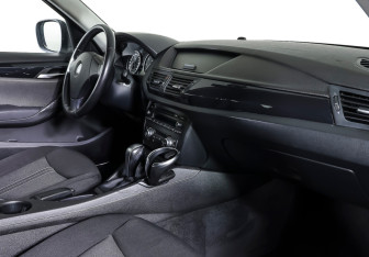 Подержанный автомобиль BMW X1 2011 года (11 фото)