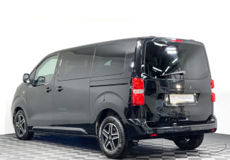 Подержанный автомобиль Peugeot Traveller 2018 года (7 фото)