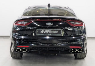 Подержанный автомобиль Kia Stinger 2018 года (6 фото)