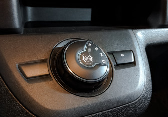 Подержанный автомобиль Peugeot Traveller 2019 года (26 фото)