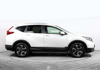 Подержанный автомобиль Honda CR-V 2017 года (4 фото)