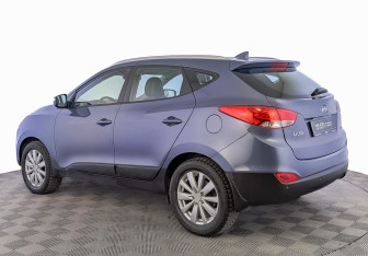 Подержанный автомобиль Hyundai ix35 2013 года (7 фото)