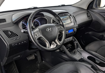 Подержанный автомобиль Hyundai ix35 2013 года (15 фото)