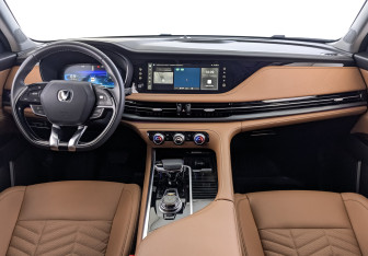 Подержанный автомобиль Changan CS95 2024 года (14 фото)
