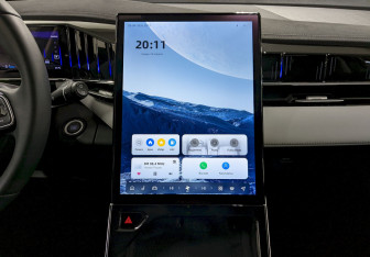 Подержанный автомобиль Geely Atlas 2024 года (26 фото)