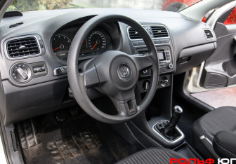 Подержанный автомобиль Volkswagen Polo Sedan 2010 года (13 фото)