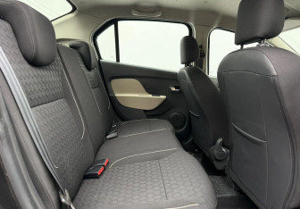 Подержанный автомобиль Renault Logan Sedan 2015 года (11 фото)