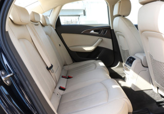 Подержанный автомобиль Audi A6 Sedan 2015 года (10 фото)