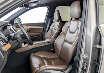 Подержанный автомобиль Volvo XC90 2021 года (20 фото)