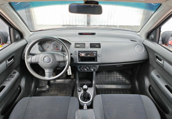 Подержанный автомобиль Suzuki Swift Hatchback 2008 года (11 фото)