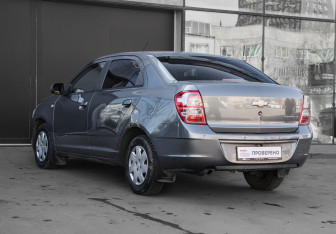 Подержанный автомобиль Chevrolet Cobalt Sedan 2013 года (6 фото)