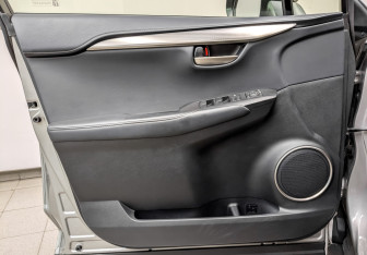 Подержанный автомобиль Lexus NX 2014 года (20 фото)