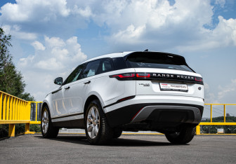 Подержанный автомобиль Land Rover Range Rover Velar 2017 года (6 фото)