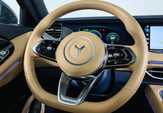 Подержанный автомобиль Voyah Free 2023 года (15 фото)