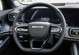 Подержанный автомобиль Jaecoo J8 2024 года (18 фото)