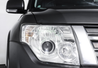 Подержанный автомобиль Mitsubishi Pajero 2011 года (22 фото)