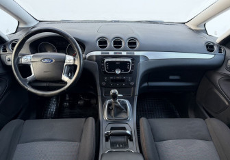 Подержанный автомобиль Ford S-MAX 2011 года (12 фото)