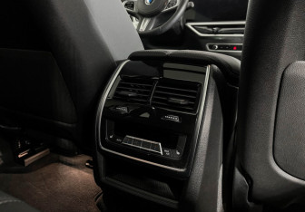 Подержанный автомобиль BMW X5 2024 года (29 фото)