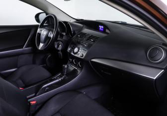 Подержанный автомобиль Mazda 3 Sedan 2012 года (11 фото)