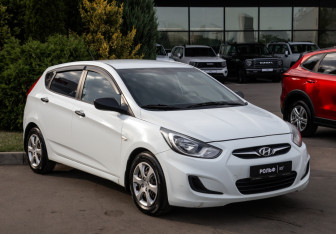 Подержанный автомобиль Hyundai Solaris Hatchback 2012 года (2 фото)