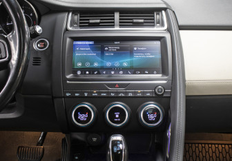 Подержанный автомобиль Jaguar E-Pace 2018 года (15 фото)