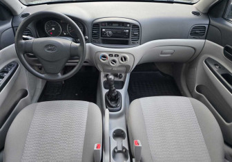 Подержанный автомобиль Hyundai Verna Sedan 2008 года (9 фото)