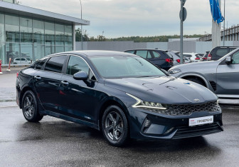 Подержанный автомобиль Kia K5 2020 года (3 фото)
