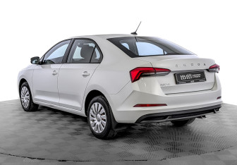 Подержанный автомобиль Skoda Rapid Liftback 2021 года (7 фото)
