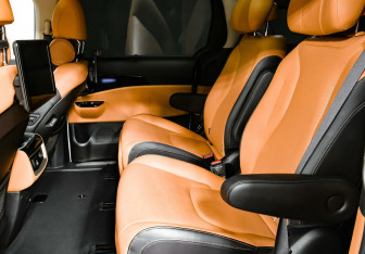 Подержанный автомобиль Kia Carnival 2020 года (15 фото)