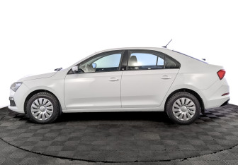 Подержанный автомобиль Skoda Rapid Liftback 2022 года (8 фото)
