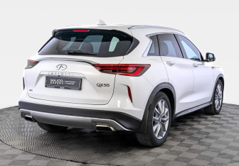 Подержанный автомобиль Infiniti QX50 2021 года (5 фото)