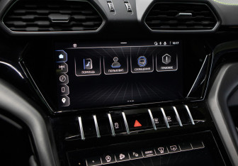 Подержанный автомобиль Lamborghini Urus 2023 года (18 фото)