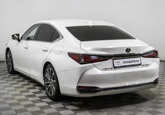 Подержанный автомобиль Lexus ES 2018 года (7 фото)