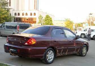 Подержанный автомобиль Kia Spectra Sedan 2006 года (4 фото)
