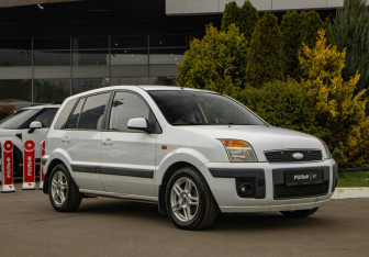 Подержанный автомобиль Ford Fusion 2008 года (2 фото)