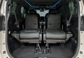 Подержанный автомобиль Toyota Alphard 2019 года (10 фото)